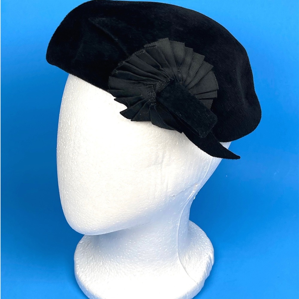 Genuine Velour Fur Beret Hat Women Black Pleated Ribbon Bow Trim Vintage 1960s
